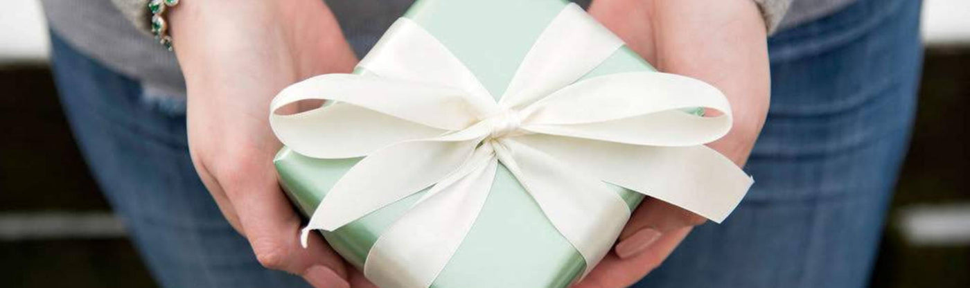Henne to Hold Two Holiday Trunk Shows