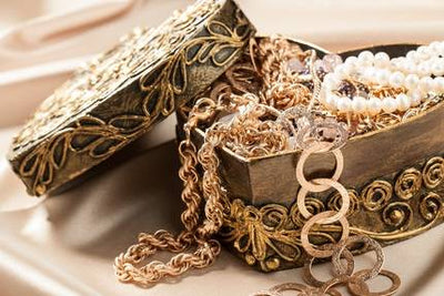 WANT TO SELL GOLD JEWELRY? HERE’S WHAT YOU NEED TO KNOW!