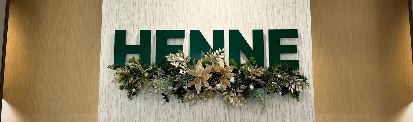 Henne holidays on wall