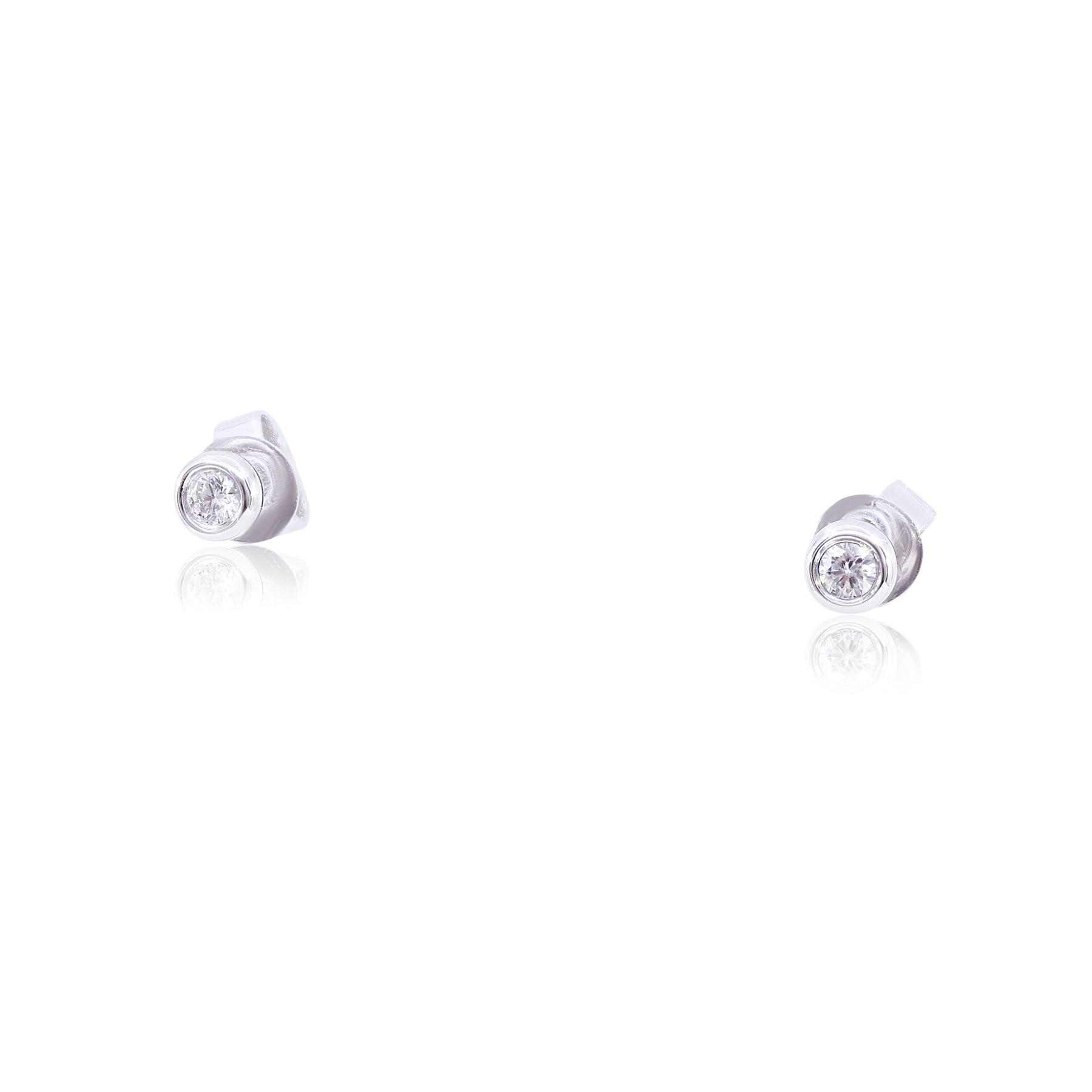 18K white gold bezel set diamond stud earrings totaling-0.15ct hi/si