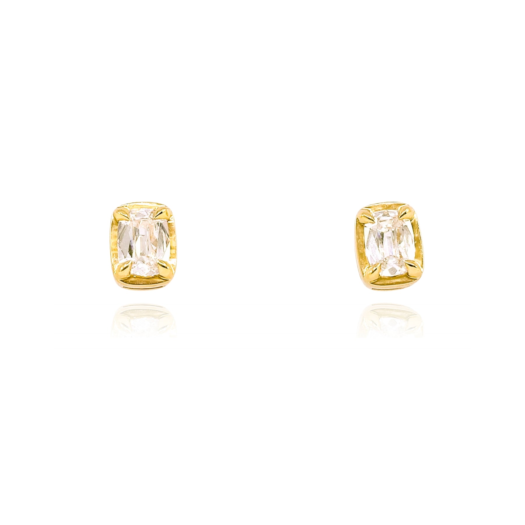 18K YELLOW GOLD CUSHION DIAMOND STUD EARRINGS 0.30CTW