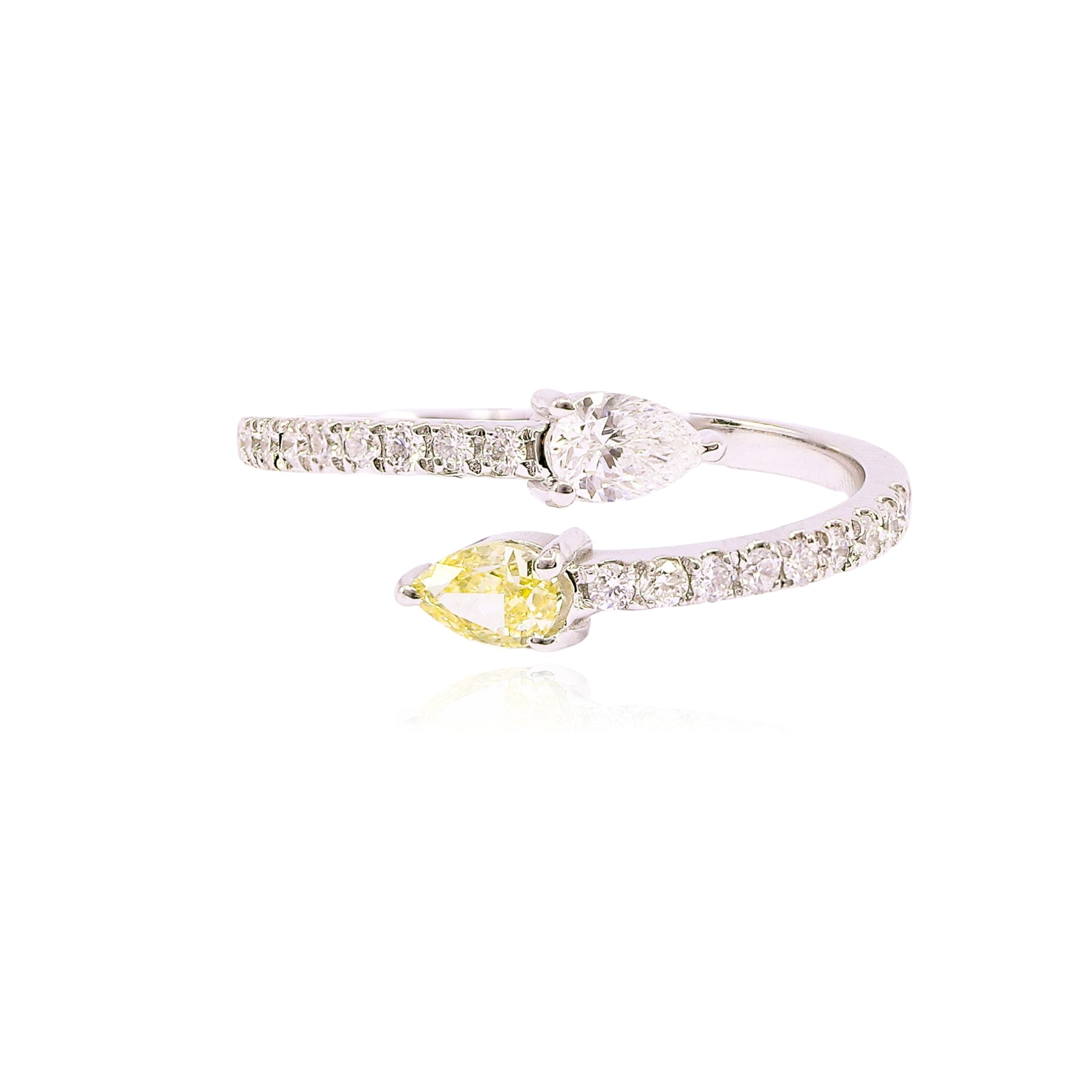 14K WHITE GOLD YELLOW WHITE PEAR SHAPE DIAMOND RING - 0.72CTW