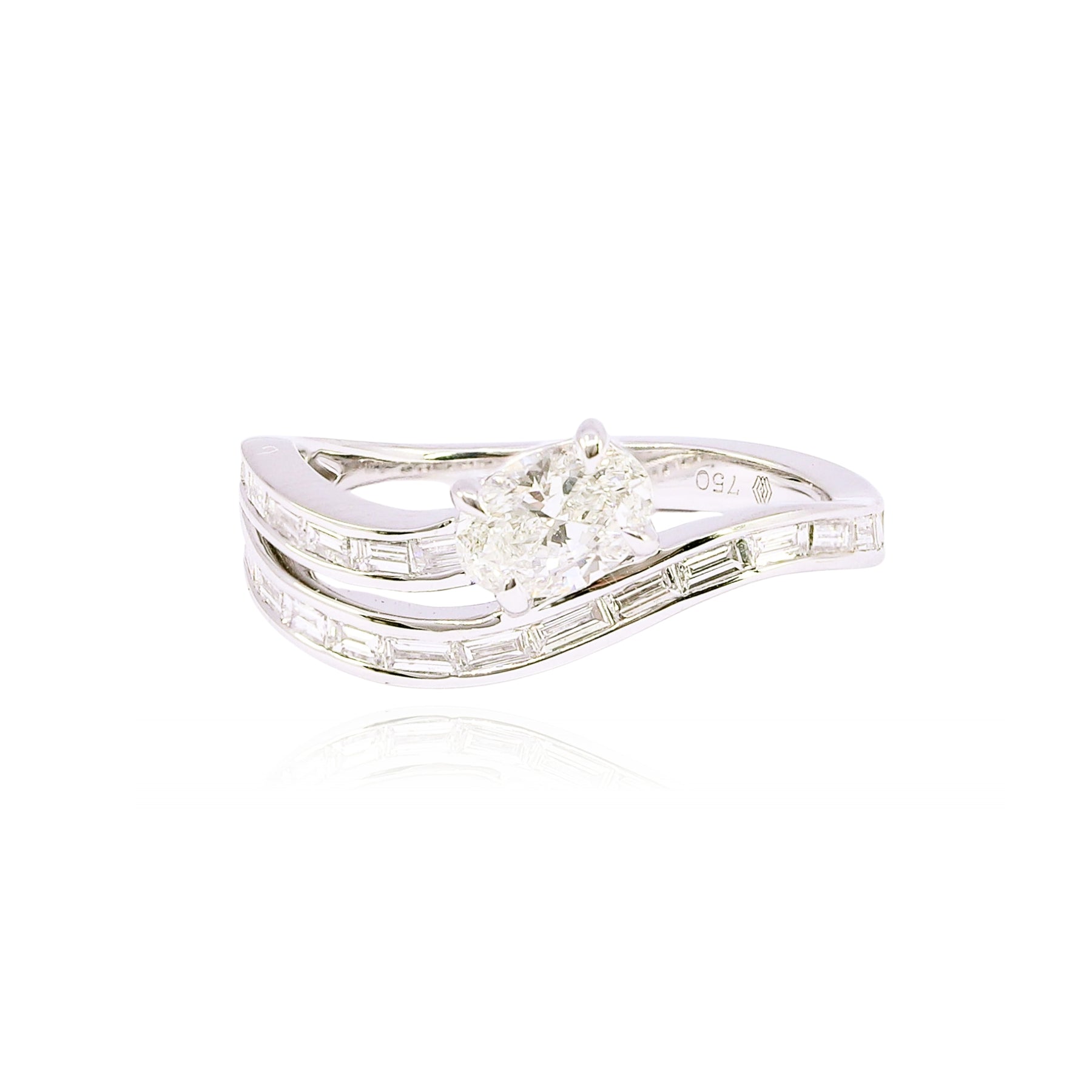 18K WHITE GOLD MIXED CUT DIAMOND COCKTAIL RING - 1.10CTW  234-02517
