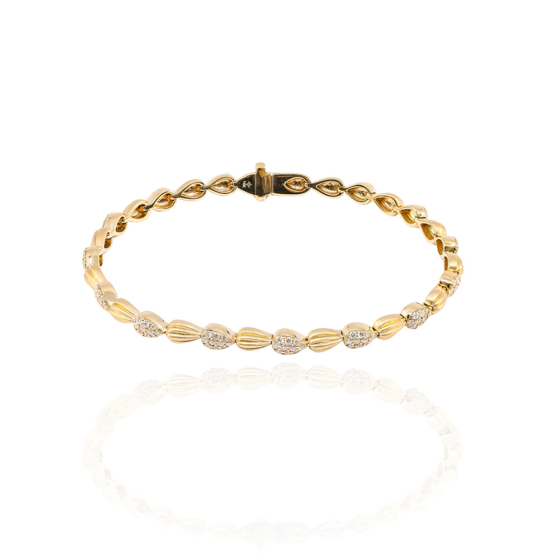 VLORA SATIN FINISH 14K YELLOW GOLD SCALLOP AND PAVE DIAMOND STATION BRACELET