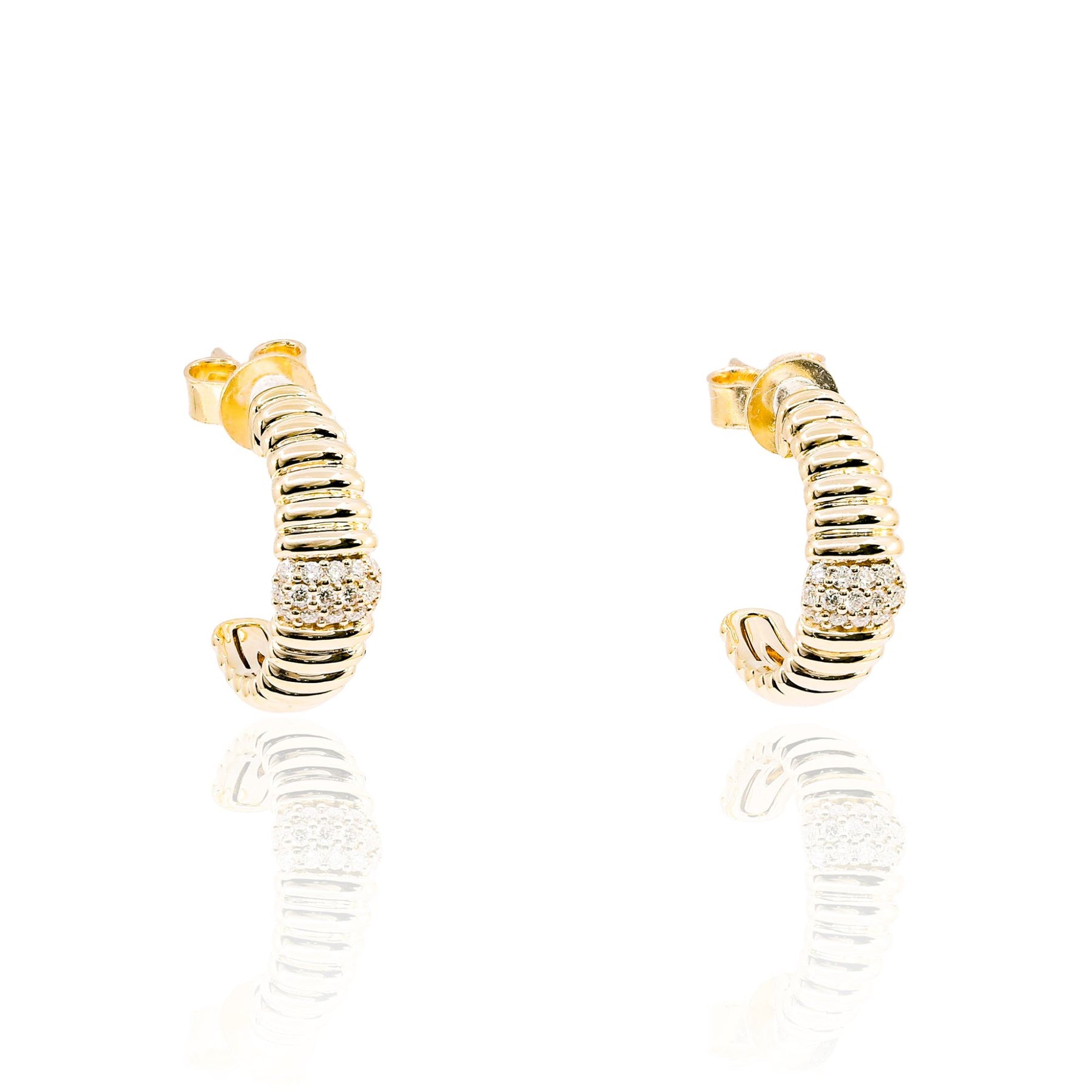 VLORA 14K YELLOW GOLD FLUTED C-HOOP DIAMOND EARRINGS 0.25CTW
