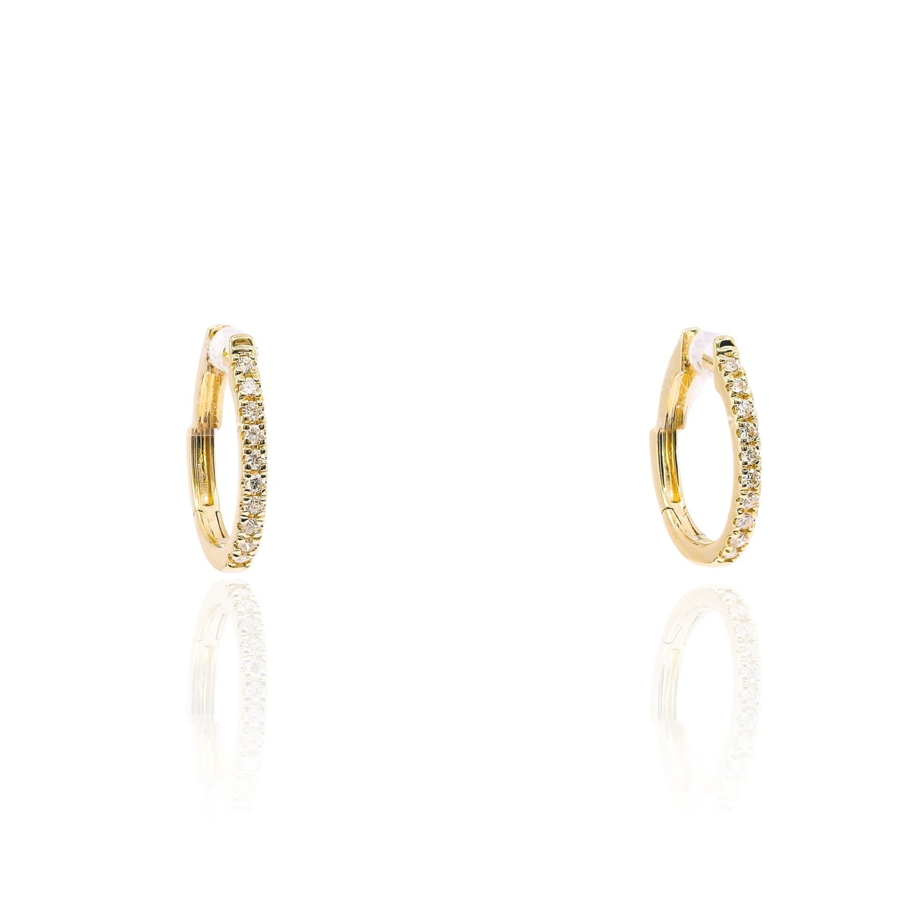 14K yellow gold oval hoop earrings containing 20 round diamonds totaling-0.14ctw HI/VSSI