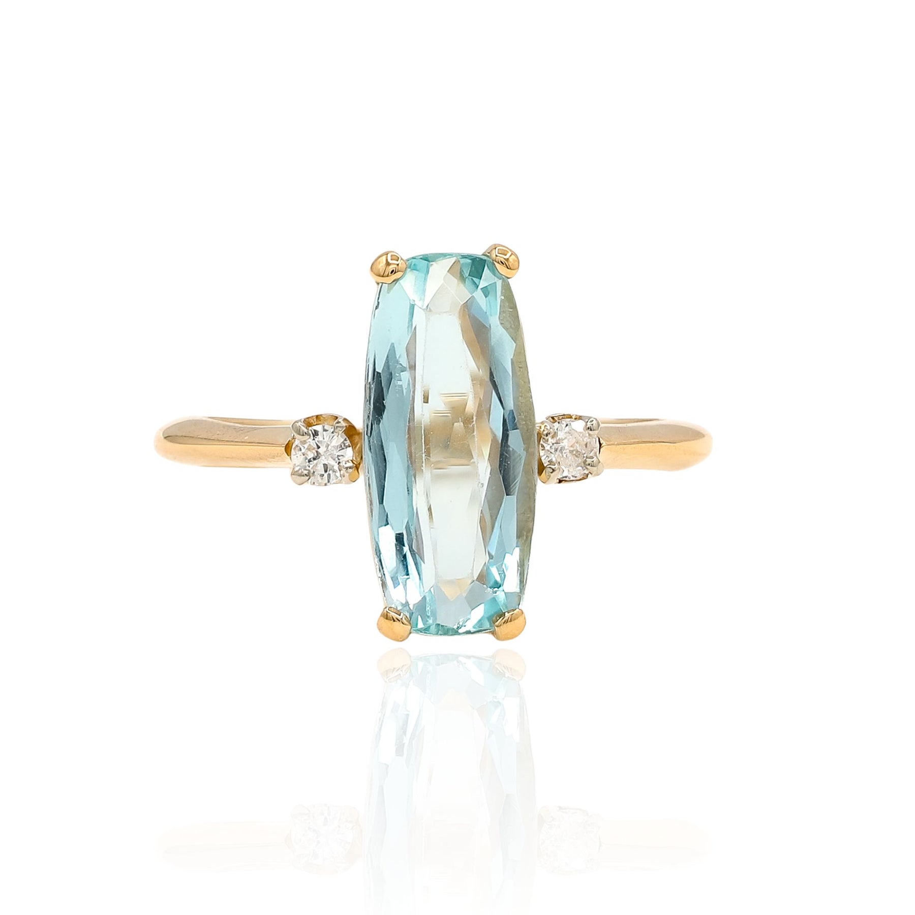 ESTATE 14K YELLOW GOLD AQUAMARINE AND DIAMOND ACCENT RING