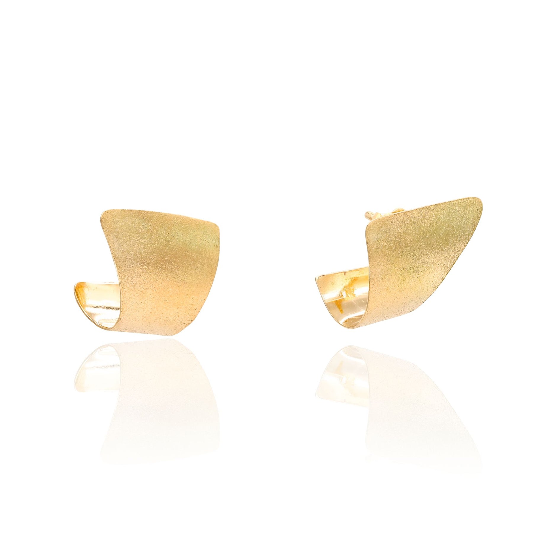 ESTATE JENNY LIN UPCYCLED 14K YELLOW GOLD CURVED HOOP EARRINGS WITH NEEDLE BRUSH FINISH
