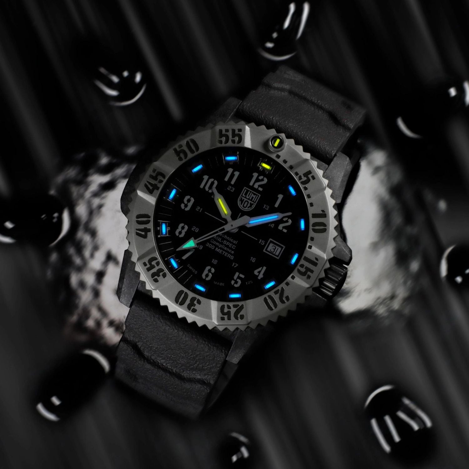 46MM LUMINOX MIL-SPEC QUARTZ BLACK CARBONOX WATCH WITH BLACK DIAL AND TITANIUM BEZEL